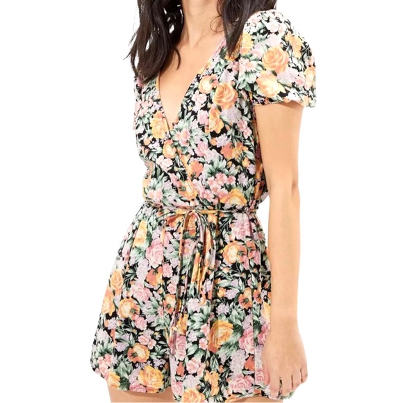 American Eagle Floral Romper NWT size L Beige Pink Summer Girlhoodcore Feminine - Picture 2 of 13